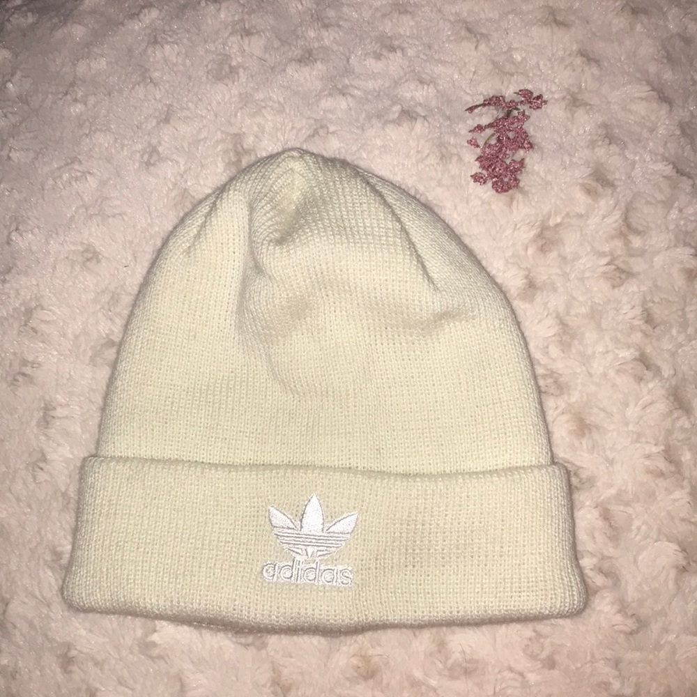 NWOT | Adidas | white beanie ✨